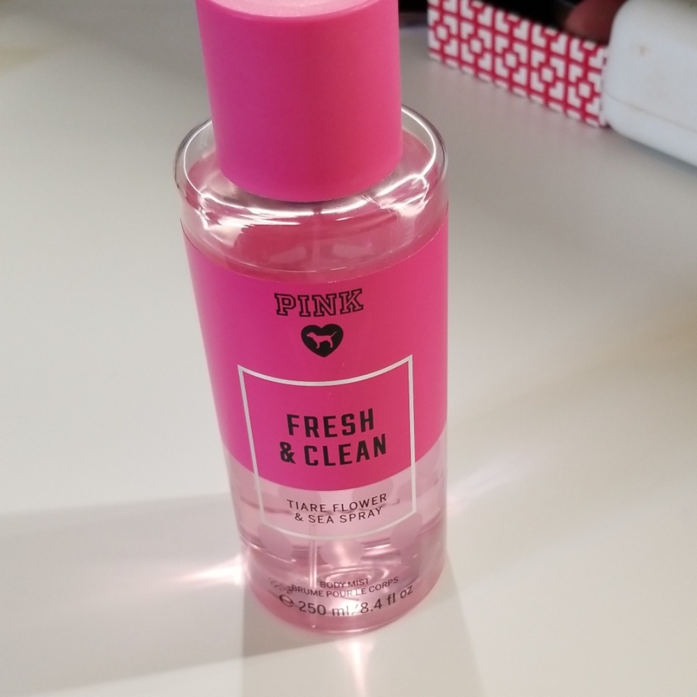 PINK Fresh & Clean Body Mist